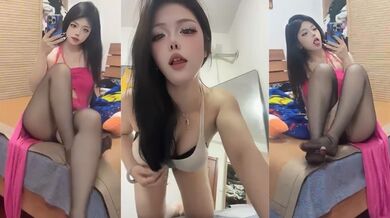 抖音博主 梨梨美袜 解锁黑丝美腿与足交的极致诱惑 反差小母狗骚浪玩法让你欲罢不能！